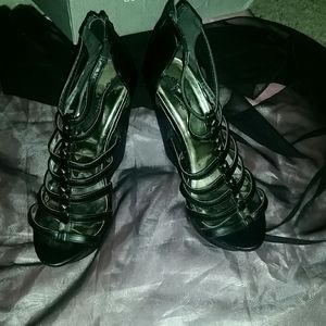 sz 8 m black and gold platforms